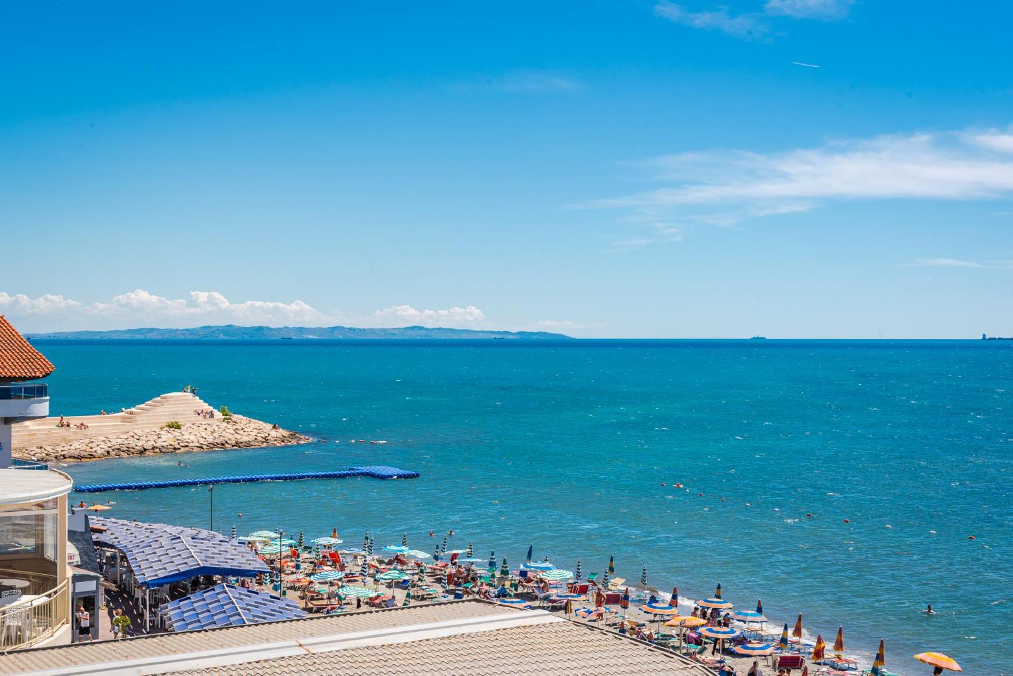 Aragosta Hotel Durrës Eksteriør billede